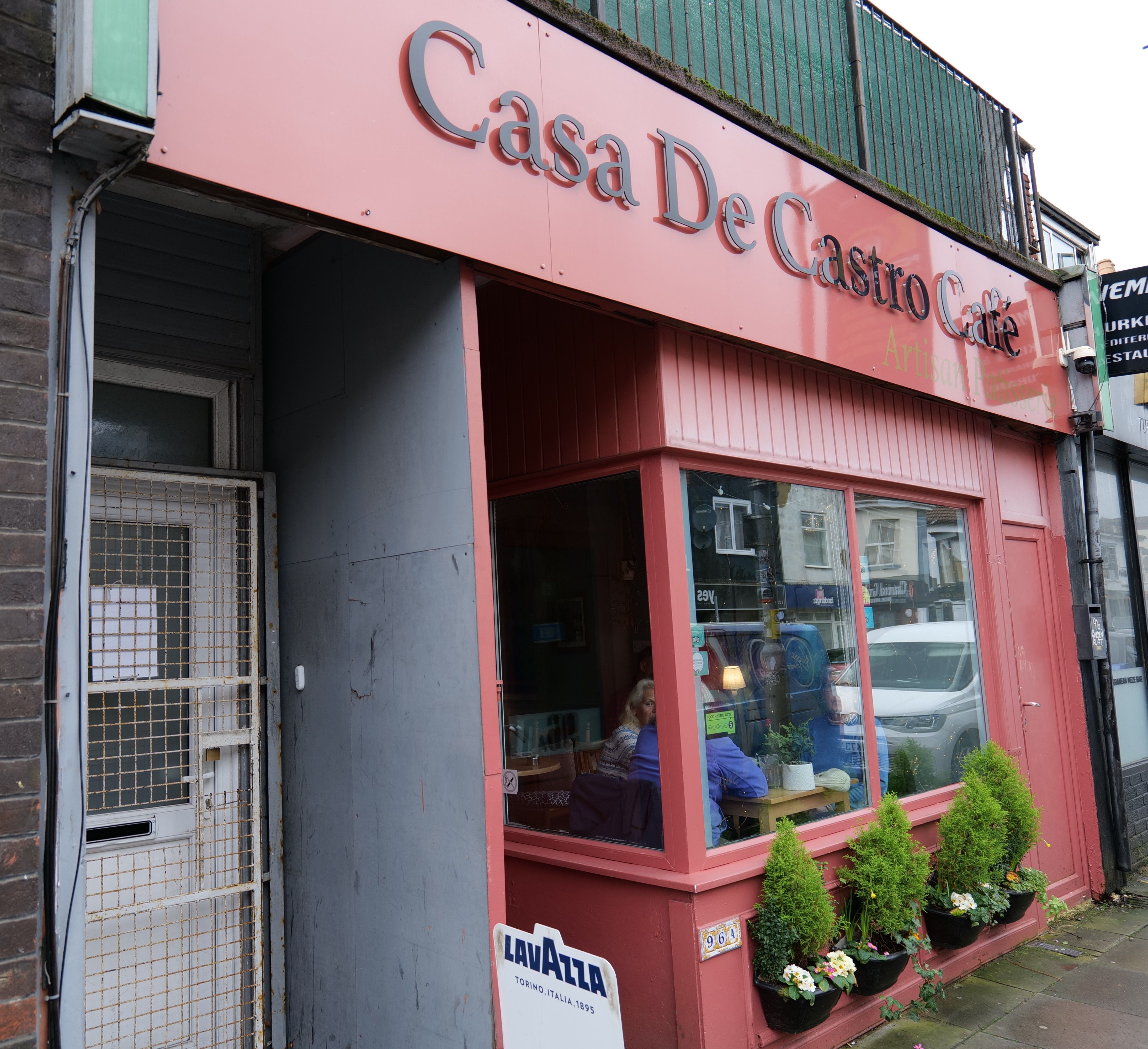 Photo of the front of Casa De Castro Cafe, 96a Albert Road Southsea. Photo taken in February 2026 by Baldi, A,K,A Amonn AL-Mahrouq