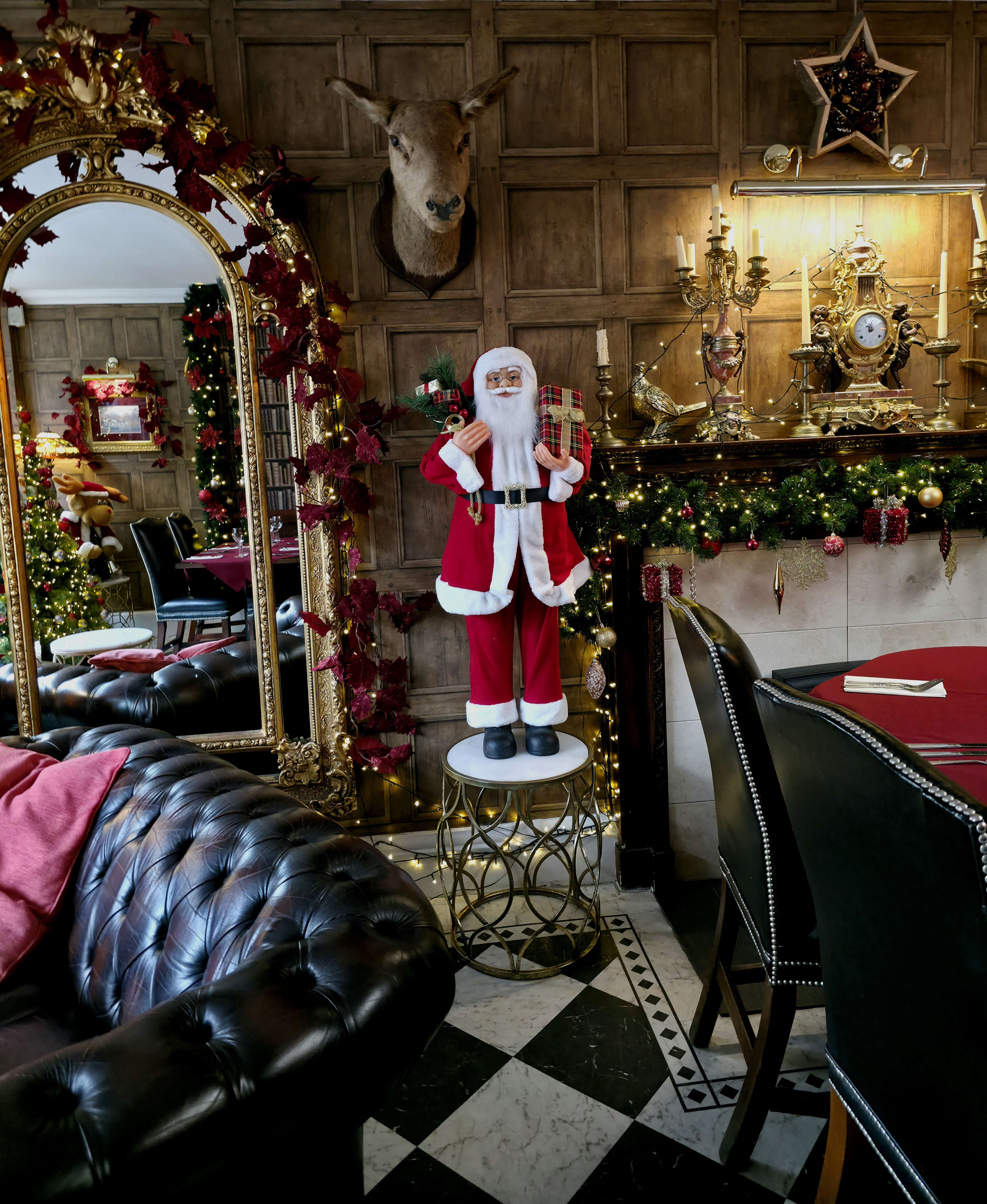 Photo of the 2025 edition of Chambers, Southsea Xmas Tree with a father Xmas. Photo taken by Baldi, A.K.A Amonn AL-Mahrouq Home on the Web: All Wired Up in November 2025.