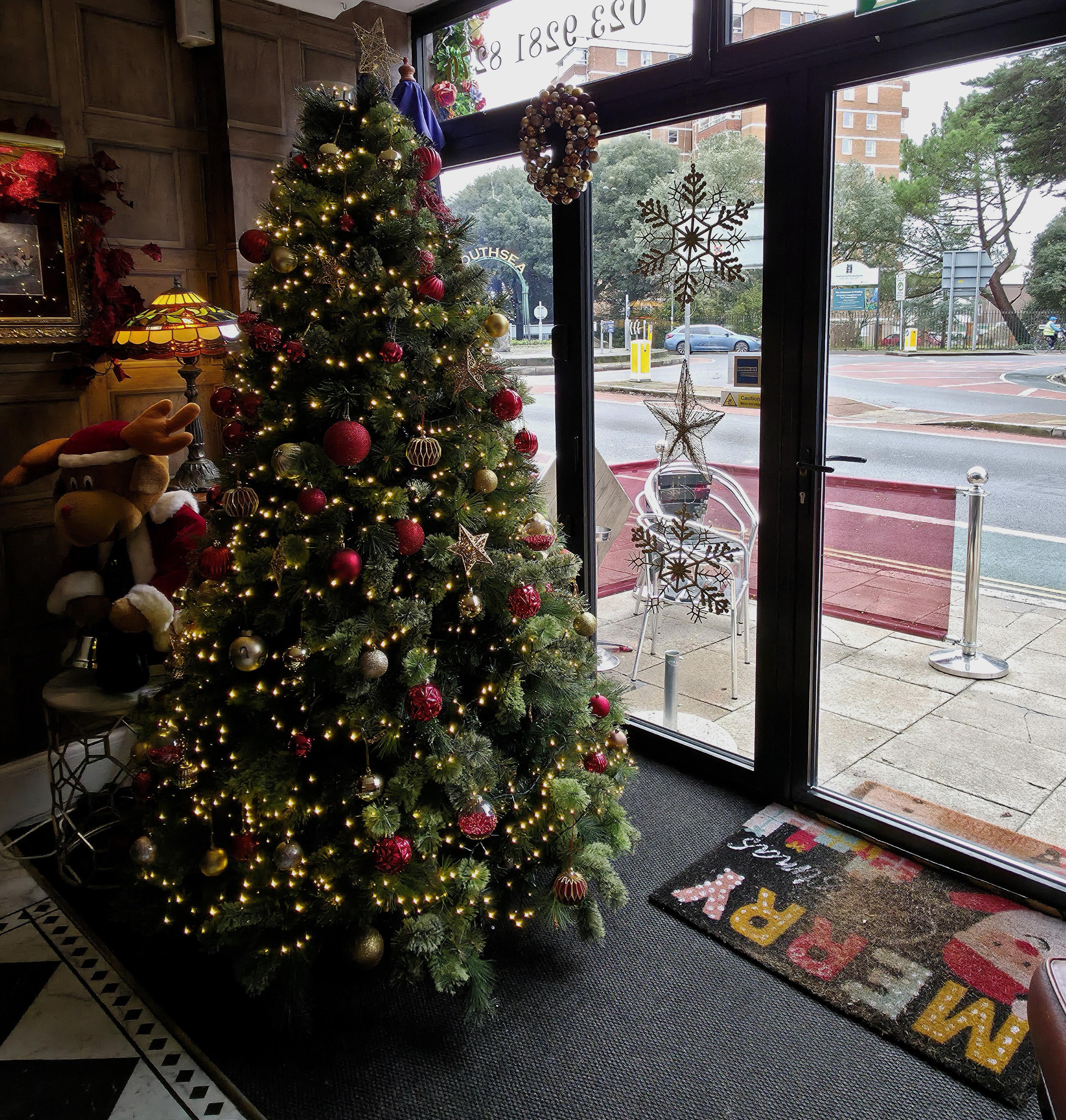 Photo of the 2025 edition of Chambers, Southsea Xmas Tree. Photo taken by Baldi, A.K.A Amonn AL-Mahrouq Home on the Web: All Wired Up in November 2025.