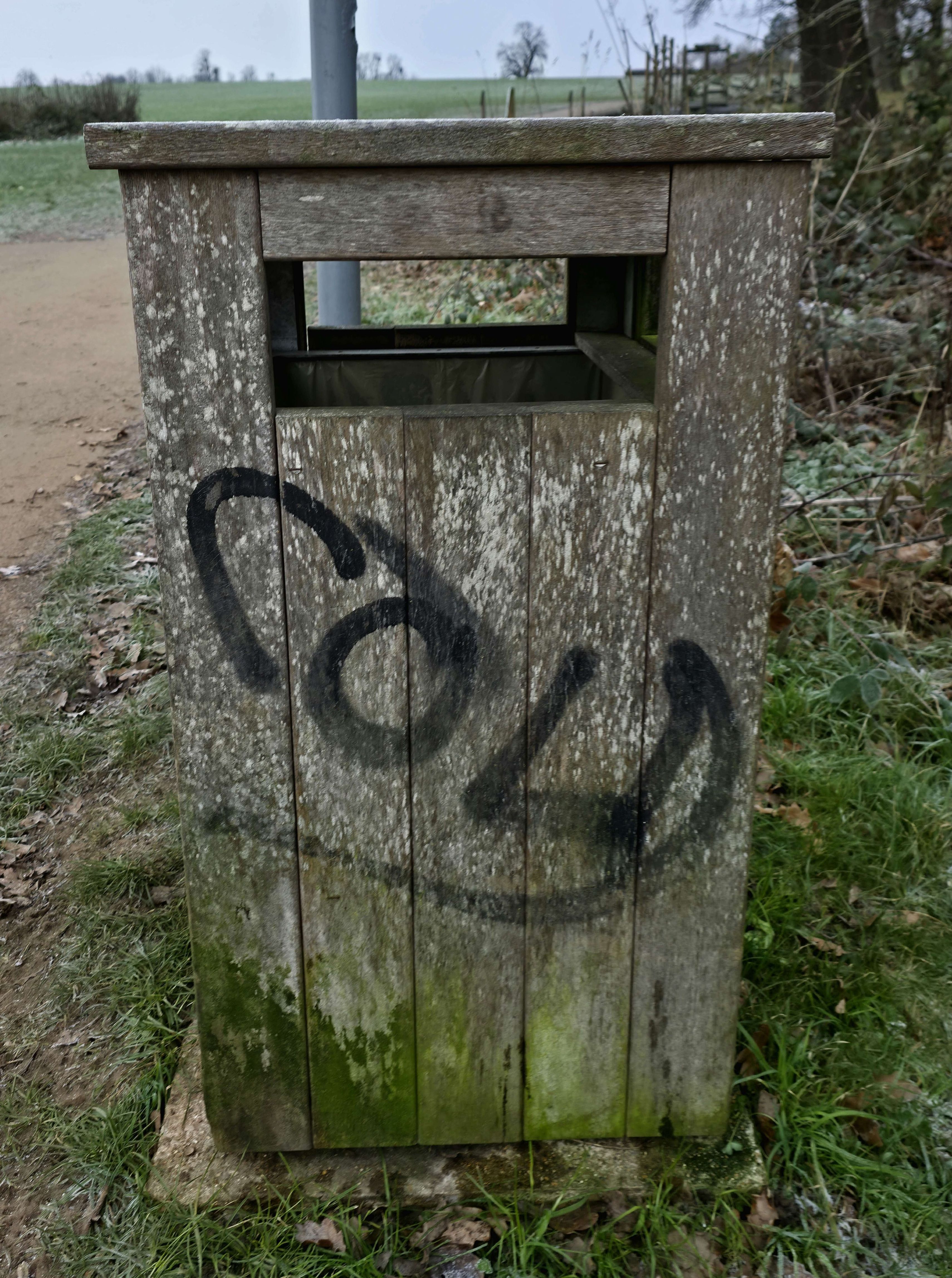 A photo of a wooden bin in Stoke Park, Guildford, Surrey displaying a sign saying Cold, taken by Baldi, A.K.A Amonn AL-Mahrouq in January 2026.