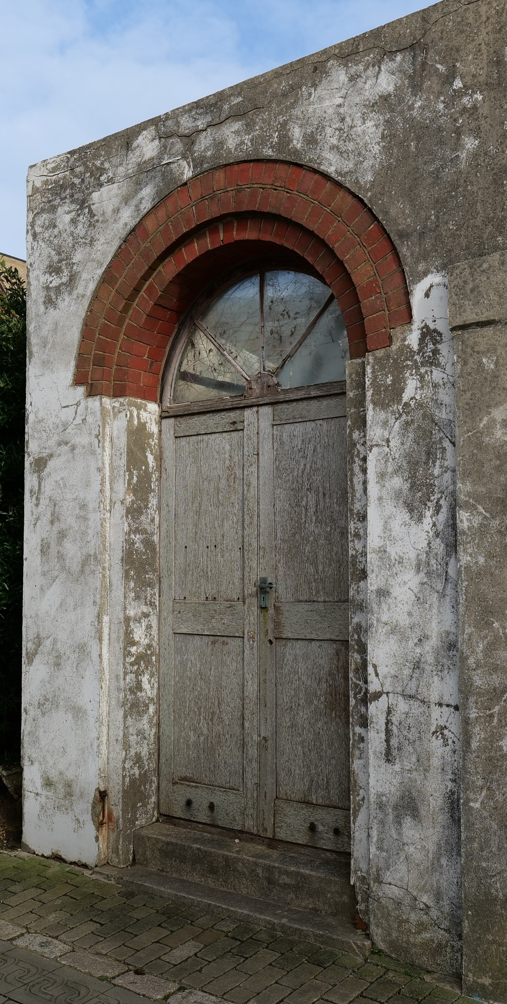 A photo of an old door depicting the gateway to a new inspirational world. Photo taken by Baldi, A.K.A Amonn AL-Mahrouq.